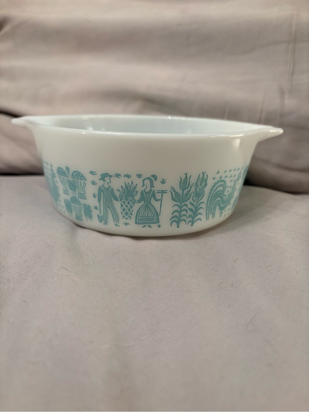 Pyrex Cinderella bowl in Amish Butterprint
